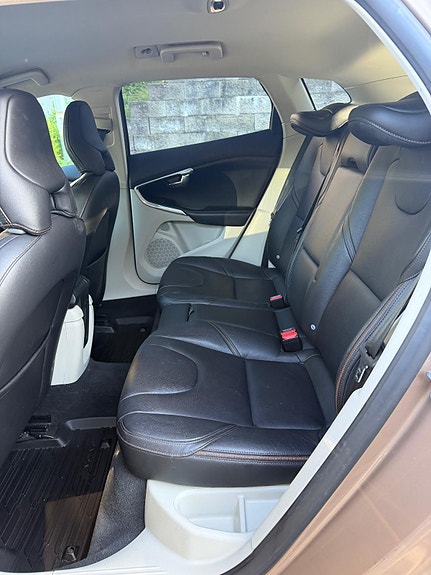 Volvo V40 Cross Country 14 of 30