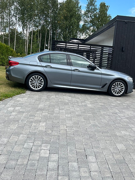 BMW 530e 2 of 21