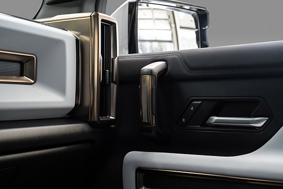 GMC Hummer EV 20 of 30