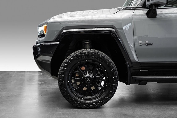 GMC Hummer EV 10 of 30
