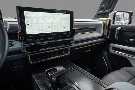 GMC Hummer EV 13 of 30