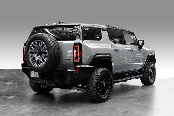 GMC Hummer EV 8 of 30