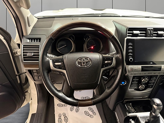 Toyota Land Cruiser 14 of 30