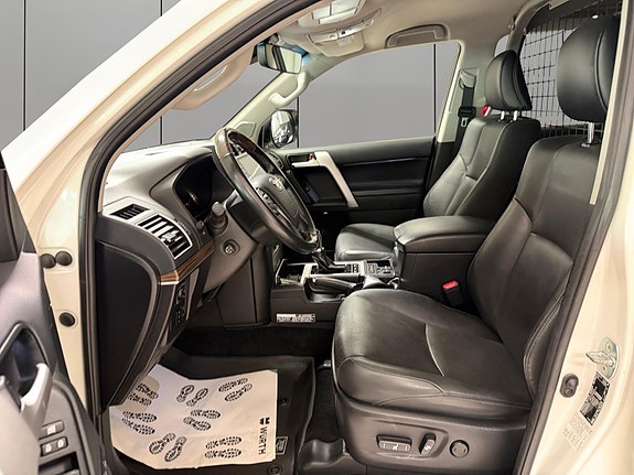 Toyota Land Cruiser 10 of 30
