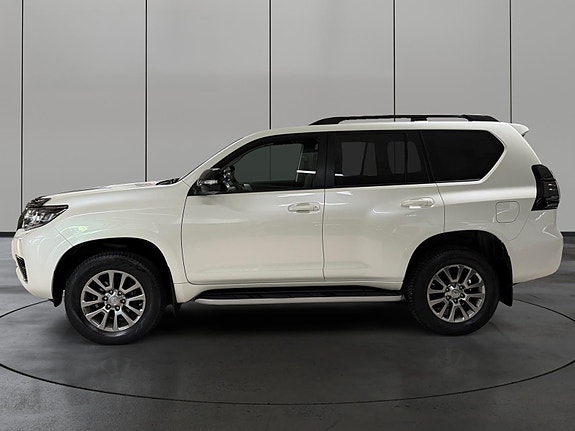 Toyota Land Cruiser 2 of 30