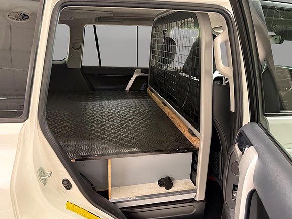 Toyota Land Cruiser 30 of 30