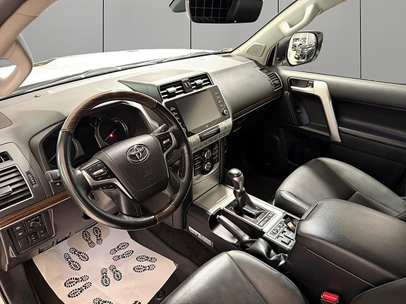 Toyota Land Cruiser 16 of 30