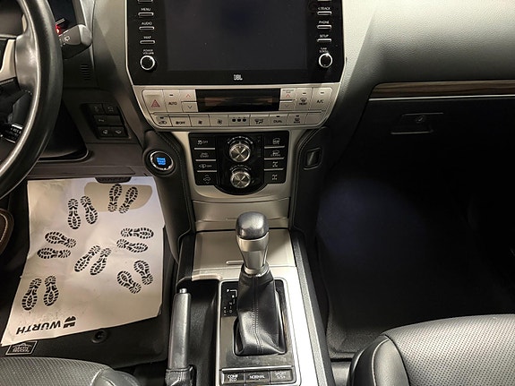 Toyota Land Cruiser 15 of 30