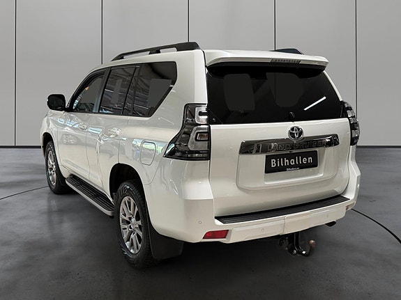 Toyota Land Cruiser 3 of 30