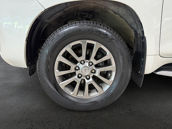 Toyota Land Cruiser 9 of 30