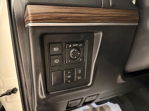 Toyota Land Cruiser 13 of 30