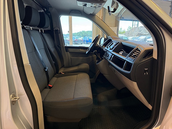 Volkswagen Transporter 12 of 29