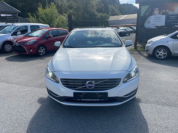 Volvo S60 2 of 25