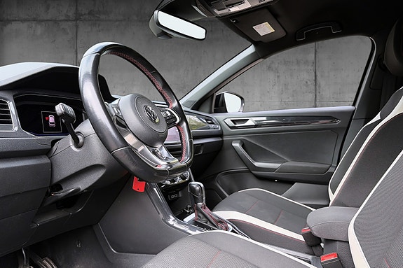 Volkswagen T-Roc 12 of 20
