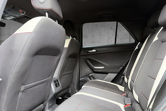 Volkswagen T-Roc 17 of 20