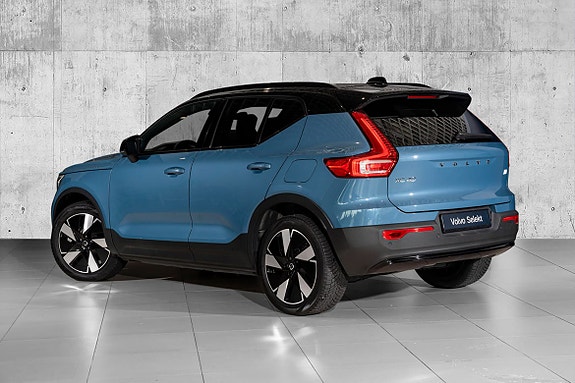 Volvo XC40 2 of 29
