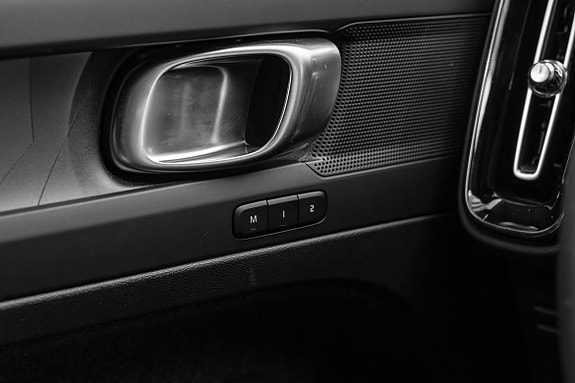 Volvo XC40 12 of 29
