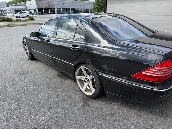 Mercedes-Benz S320 13 of 13