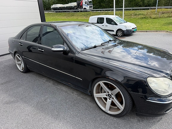 Mercedes-Benz S320 2 of 13