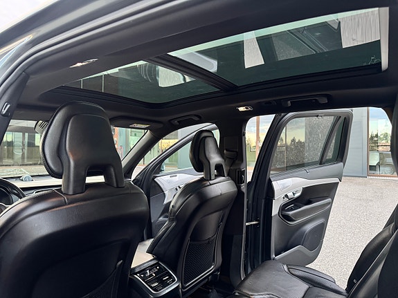 Volvo XC90 28 of 30