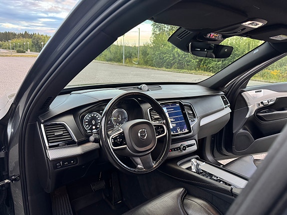 Volvo XC90 18 of 30