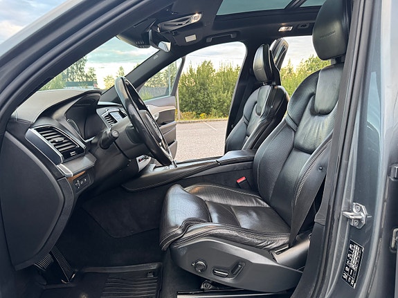 Volvo XC90 19 of 30