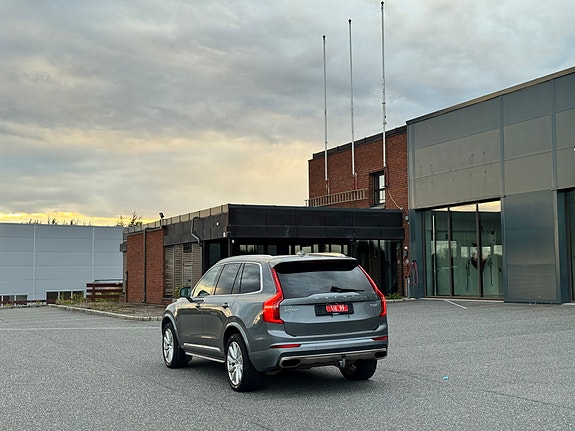 Volvo XC90 10 of 30