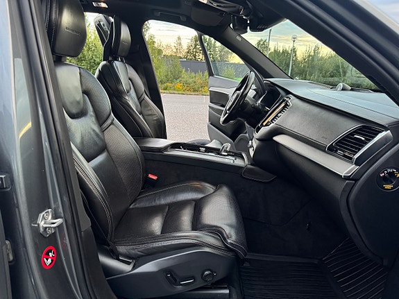 Volvo XC90 24 of 30