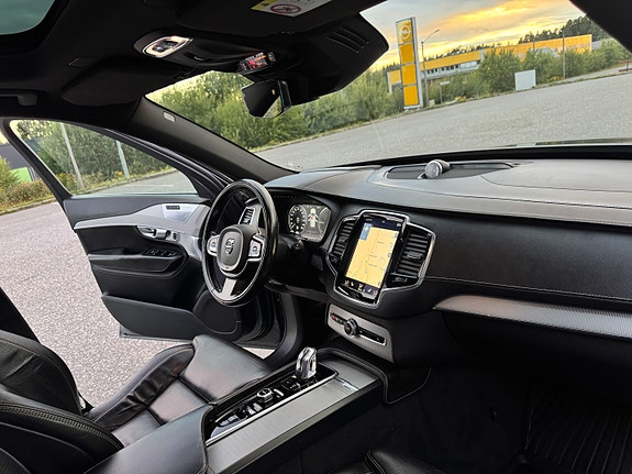 Volvo XC90 23 of 30
