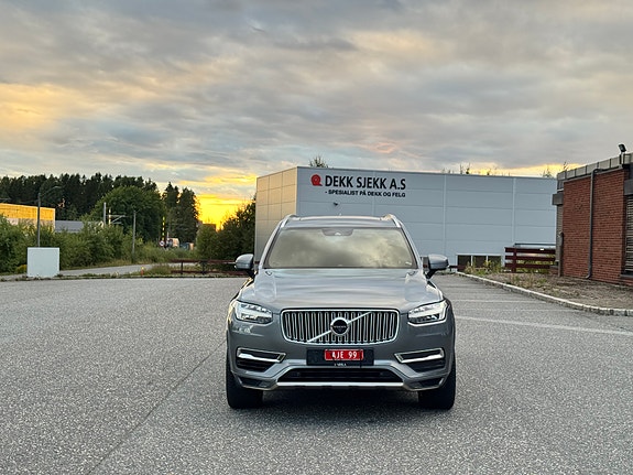 Volvo XC90 3 of 30