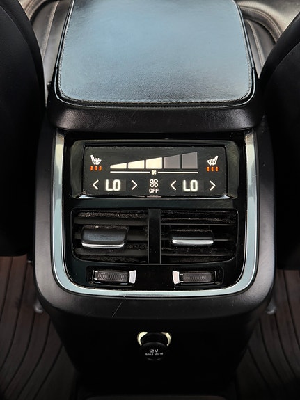 Volvo XC90 30 of 30