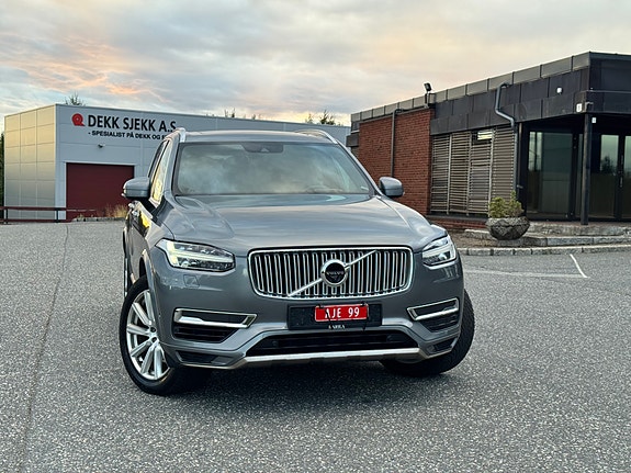Volvo XC90 2 of 30