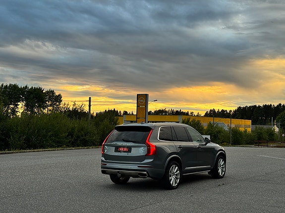 Volvo XC90 13 of 30