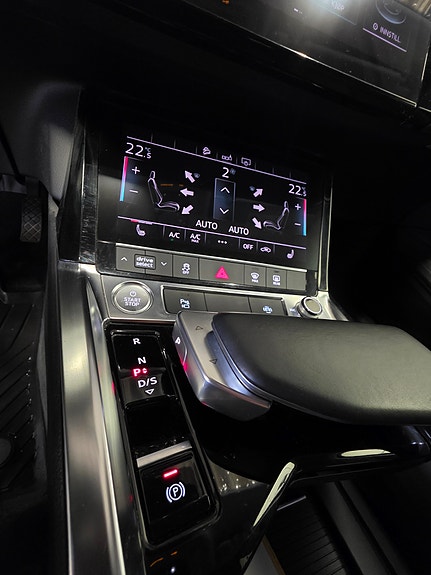 Audi e-tron 18 of 30