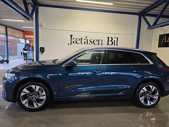 Audi e-tron 2 of 30