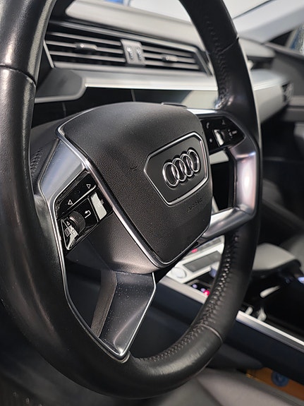 Audi e-tron 16 of 30