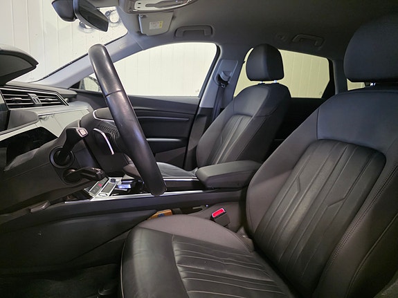 Audi e-tron 14 of 30