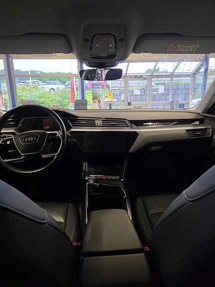 Audi e-tron 11 of 30