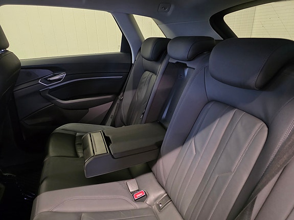 Audi e-tron 9 of 30