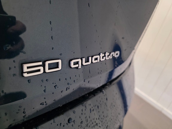 Audi e-tron 4 of 30