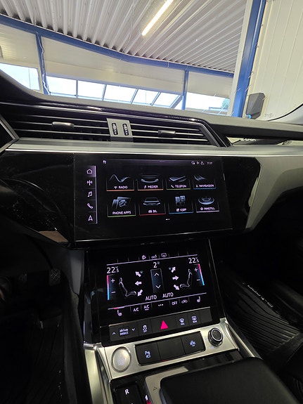 Audi e-tron 17 of 30