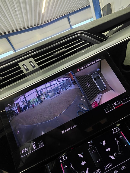Audi e-tron 21 of 30
