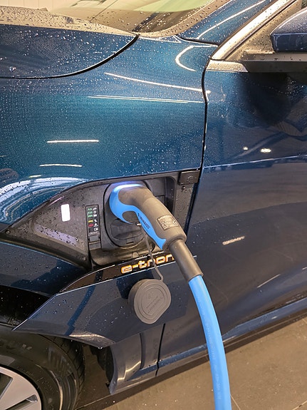 Audi e-tron 8 of 30