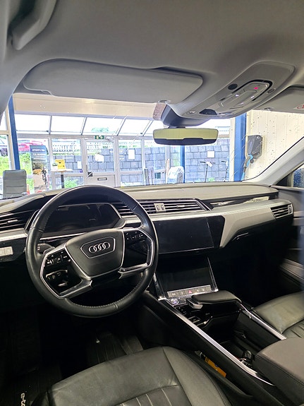 Audi e-tron 12 of 30