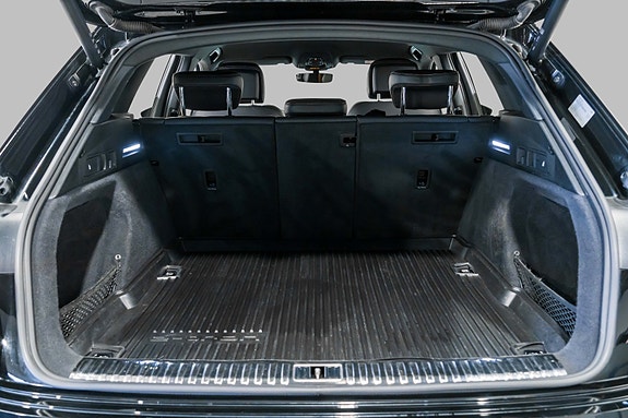 Audi e-tron 9 of 29