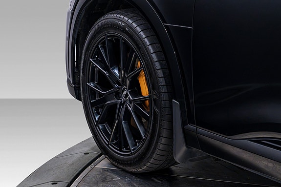Audi e-tron 10 of 29