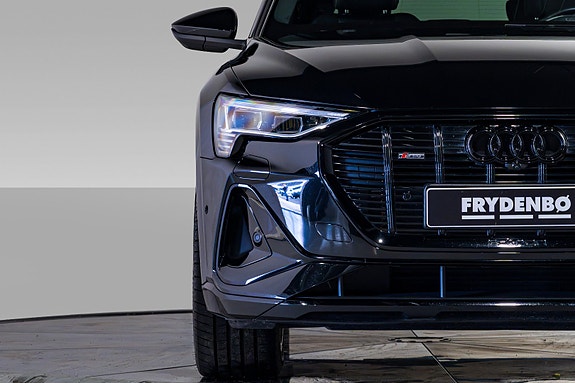 Audi e-tron 3 of 29