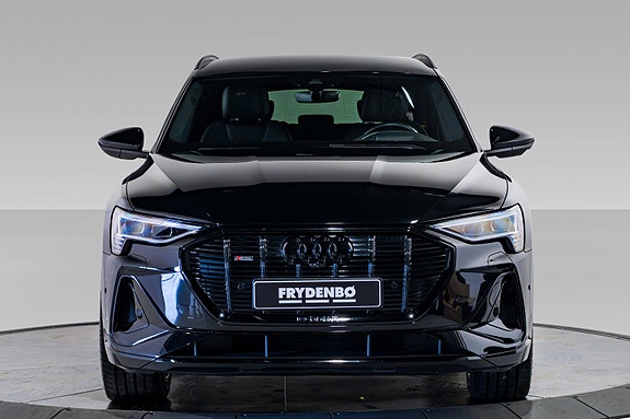 Audi e-tron 4 of 29