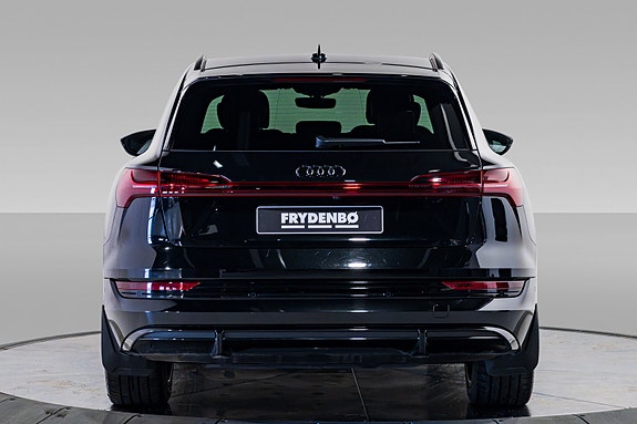 Audi e-tron 8 of 29