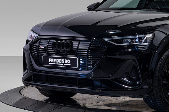 Audi e-tron 2 of 29